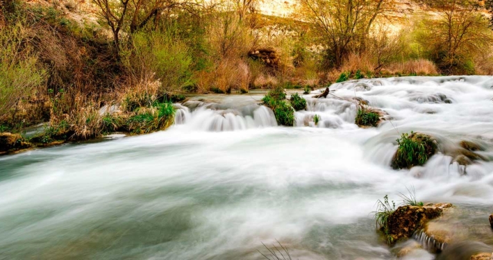 El río Júcar en algúnos tramos muestra una singular belleza